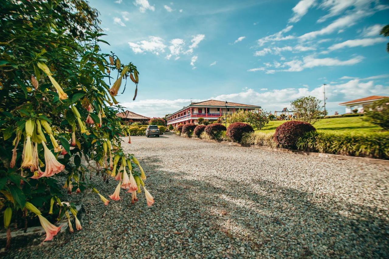 Hotel Arrayanes Del Quindio มอนเตเนโกร ภายนอก รูปภาพ